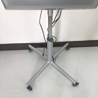 【TOSHIBA】 東芝 20型 液晶テレビ 20LB20 2004年製 テレビ台 キャスター付きの画像