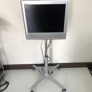 【TOSHIBA】 東芝 20型 液晶テレビ 20LB20 2004年製 テレビ台 キャスター付きの画像