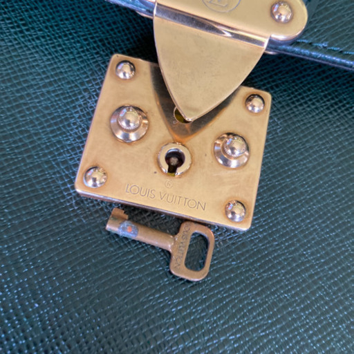 ルイヴィトンのビジネスバッグ