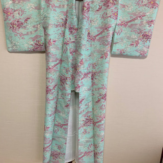 花柄　パステルグリーン系着物女性用【リメイク】