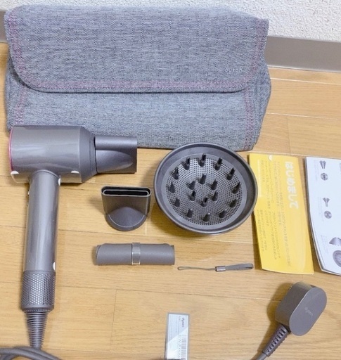 【取引中】ダイソン　ヘアドライヤー　限定ケース　付属品セット