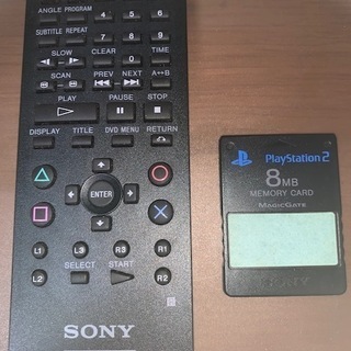 Logitech PlayStation 2 Cordless Action Controllerと受信部とPS2純正リモコンの画像