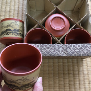 譲ります！渋い柄のコップ5個セットの画像