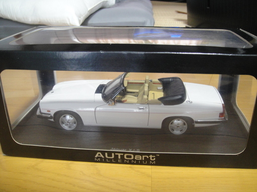 AUTOart 1/18 ジャガー XJ-S カブリオレ ホワイト