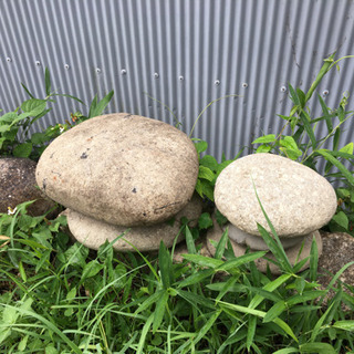 庭石　たくさん　大小さまざまの画像