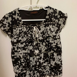 花柄のブラウス