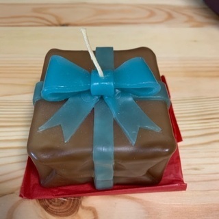 プレゼントの形のキャンドル