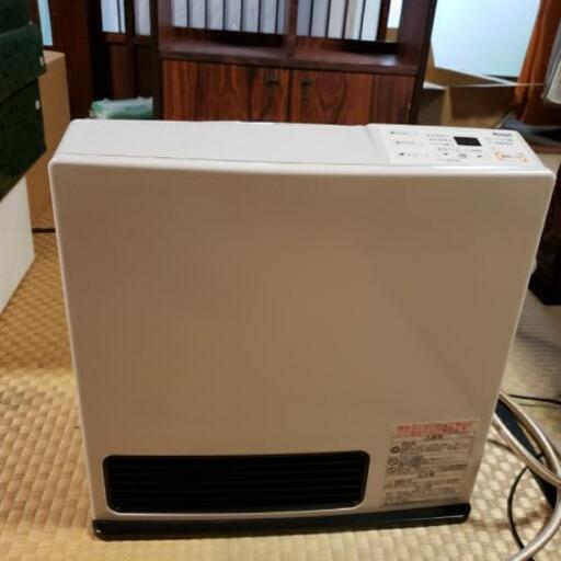 【使用半年未満】16年製ガスファンヒーター、ゴムホース付き