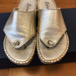 LORMY サンダル 38（24.0cm）ゴールドの画像