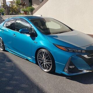 Ｈ29年式　トヨタ　プリウスＰＨＶ　走行少ない　・モデリスタフル...