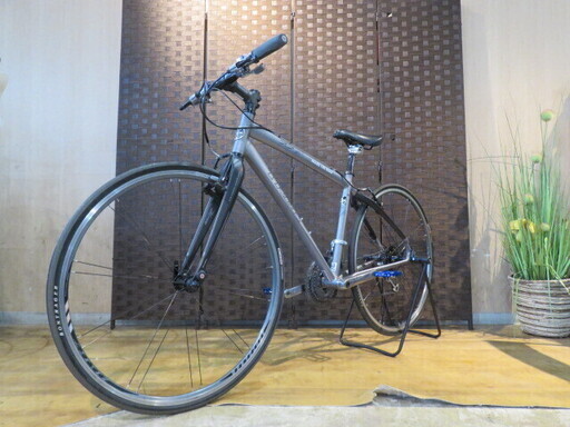 ■　TREK 7.7FX トレック シルバー 17.5” 44.5cmサイズ シマノ 105 27速 クロスバイク 自転車 札幌発