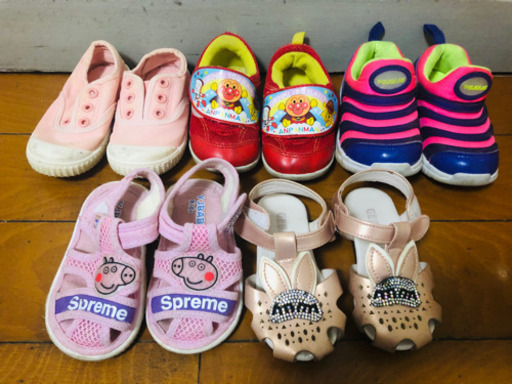 中古の子供靴(女の子)5足で¥1000