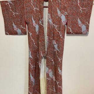 美品　絹　蓮の柄　着物女性用【リメイク】