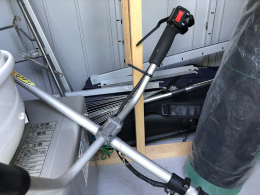 草払い機を新品に買い替えた為出品です。