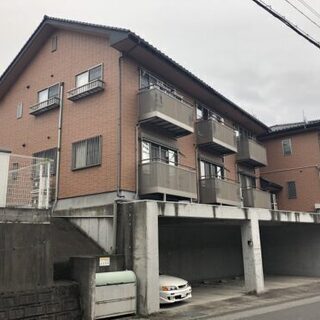 屋根有りガレージ付きのマンスリーマンションです(^^)/