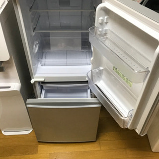 SHARP冷蔵庫とWINDDAY洗濯機の画像