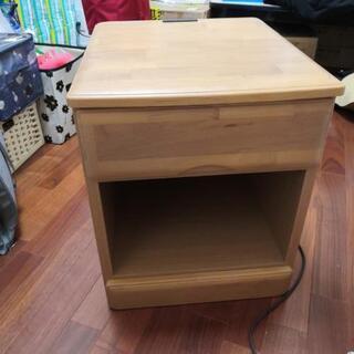 ベッドサイドテーブル 収納あり 電源タップ有り