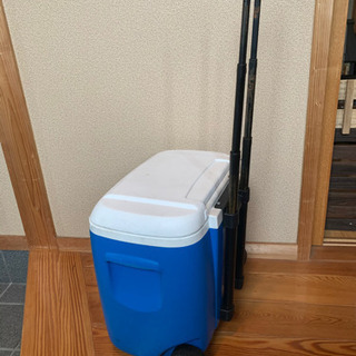 釣具まとめてセットキャスター付クーラーボックスの画像