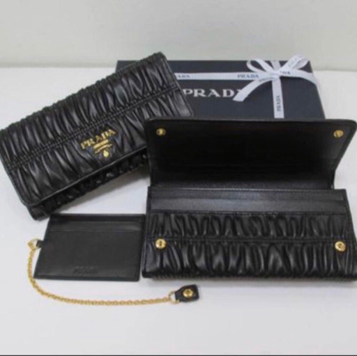 PRADA 財布