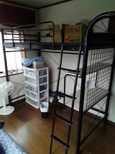 【取引中】ロフトベッド　シングルサイズ　宮付き　机付き