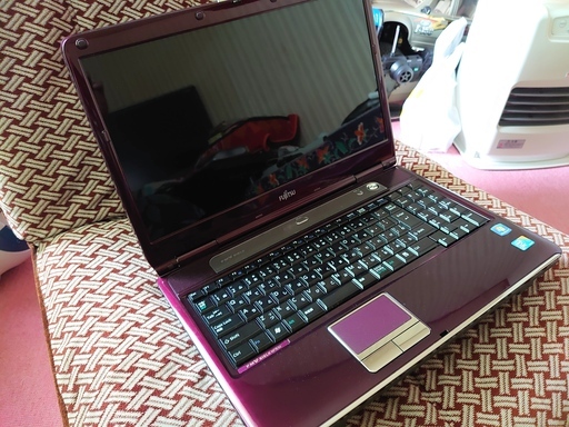 ノートパソコン 富士通 FMV-BIBLO NF/E50 FMVNFE50W