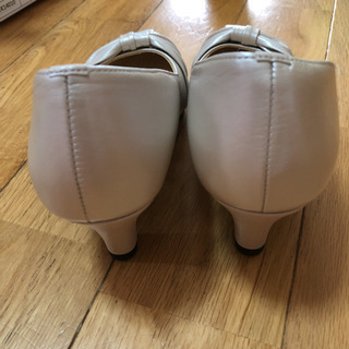 革のパンプス 22センチの画像