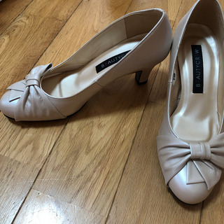 革のパンプス 22センチの画像