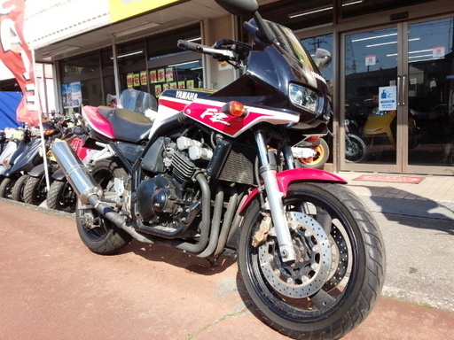 NO.3243　ＦＺ４００　水冷4サイクル４気筒エンジン　デイトナカラー　☆彡