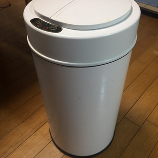 センサーで開閉するゴミ箱