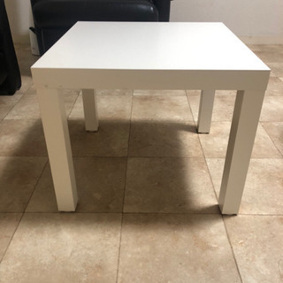 【無料】IKEA白色のローテーブル（コンパクト）の画像