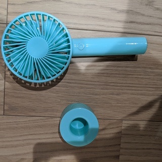 【新品未使用　２個で４００円　１個からお取引き可能】ハンディ扇風...