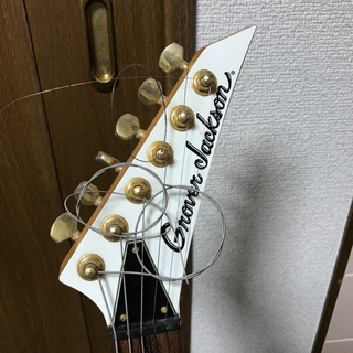 白いエレキギター　スタンド　ケース付きの画像