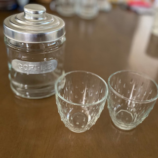 お譲り先が決まりました　キャニスターとドロップ模様のグラス2個