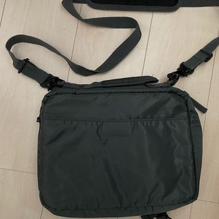 ちょうどいいサイズのショルダーバッグの画像