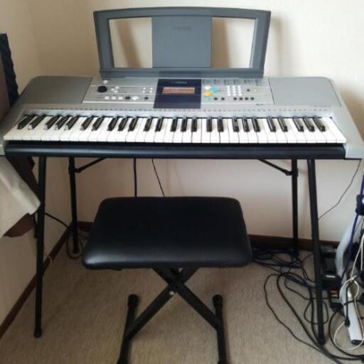 ヤマハ電子ピアノ　PSR-E323 専用スタンド、椅子付き