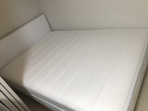 美品セミダブルベッド　