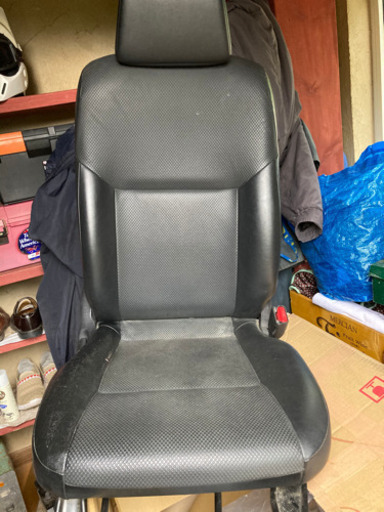 nv350 キャラバン　ライダー純正シート左右