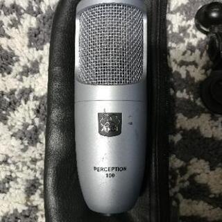 Mic AKG Perception 100+ スタンド、ケーブ...
