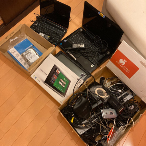 取取引終了！ジャンク　パソコン2台、2TBハードディスク　他いっぱい