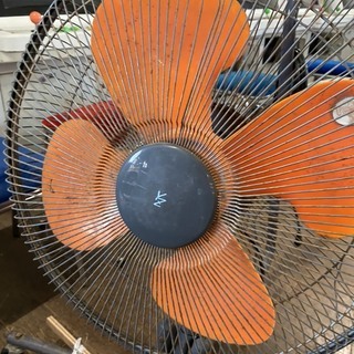 壊れてた扇風機です。業務用です。たまに思い出したかの様に動きます。の画像