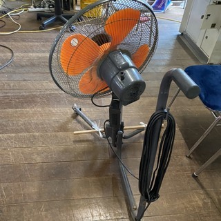 壊れてた扇風機です。業務用です。たまに思い出したかの様に動きます。の画像