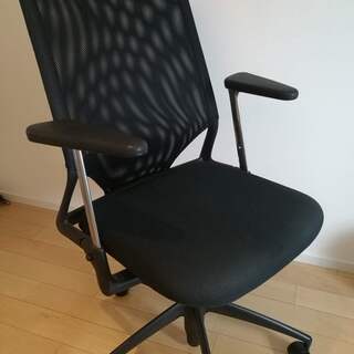 再度 値下げしました。送料込/定価約15万円/Vitra 肘付きメダ２チェア ブラック