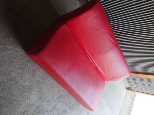 【決まりました】赤いオシャレなソファ