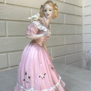 アンティークドール、ピンクの画像