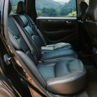 ボルボ　xc70　ブラックサファイアメタリックの画像