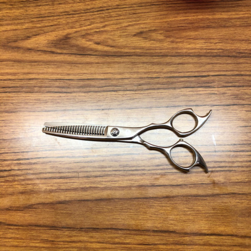 有名美容師多数愛用！S2セニングシザー