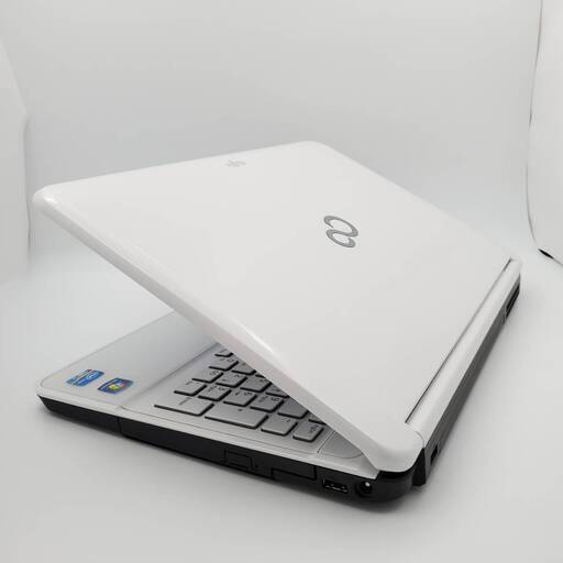 富士通 Corei7 メモリ8GB SSD256GB ノートパソコン　office付き