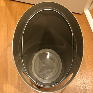 お洒落なゴミ箱の画像