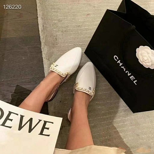 新品 Chanel スニーカー ブラックとホワイト