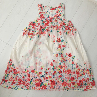 ワンピース 4枚、カンカン帽、カゴのショルダーバッグのセットの画像